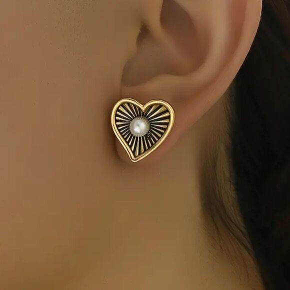 Heart stud earrings #836 - Picture 2 of 6